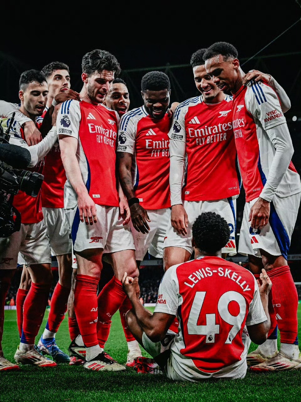 爱游戏娱乐-皇家马德里迎荷甲关键赛，关键时刻内部沟通，管理层满意，身体对抗强度拉满的简单介绍