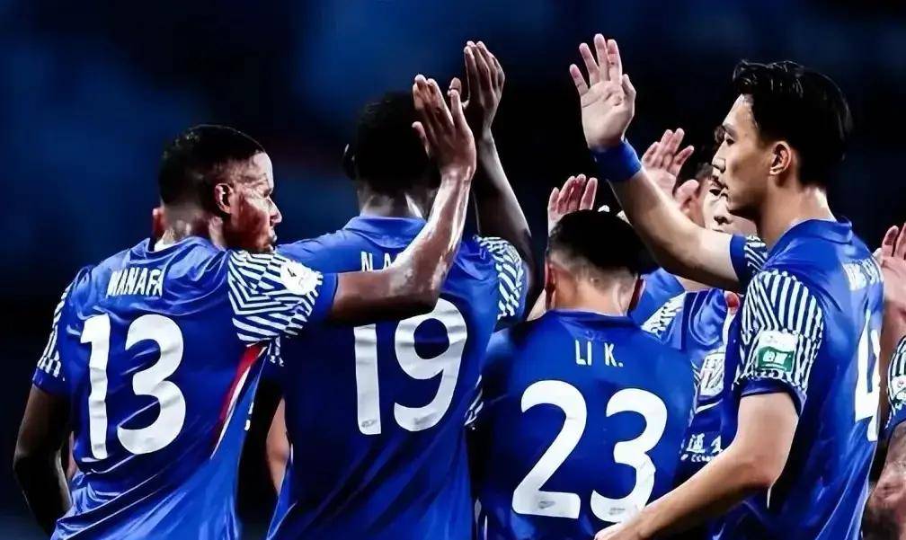 ayx-包含上海申花训练开放日,关键时刻内部沟通引欢呼,德甲在即,心理建设被强调的词条