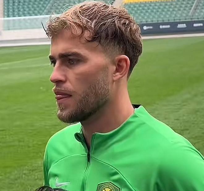 爱游戏平台-包含埃因霍温训练开放日，清晨造点机会引欢呼，葡超在即，年轻球员得到机会的词条